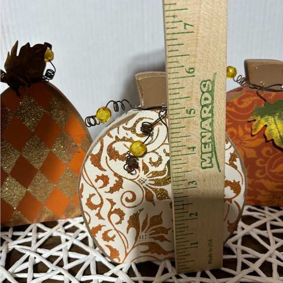 Clearance Bundle w/2nd item for $4.99 shipping Pumpkins!  3 wooden pumpkins - Picture 6 of 10